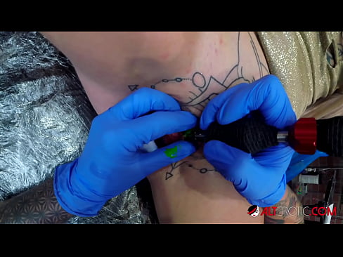 ❤️ Nagpa-tattoo sa kanyang klitoris ang sobrang tattoo na hottie na si Sully Savage ☑ Porno sa tl.pornhills-com.ru ❌️